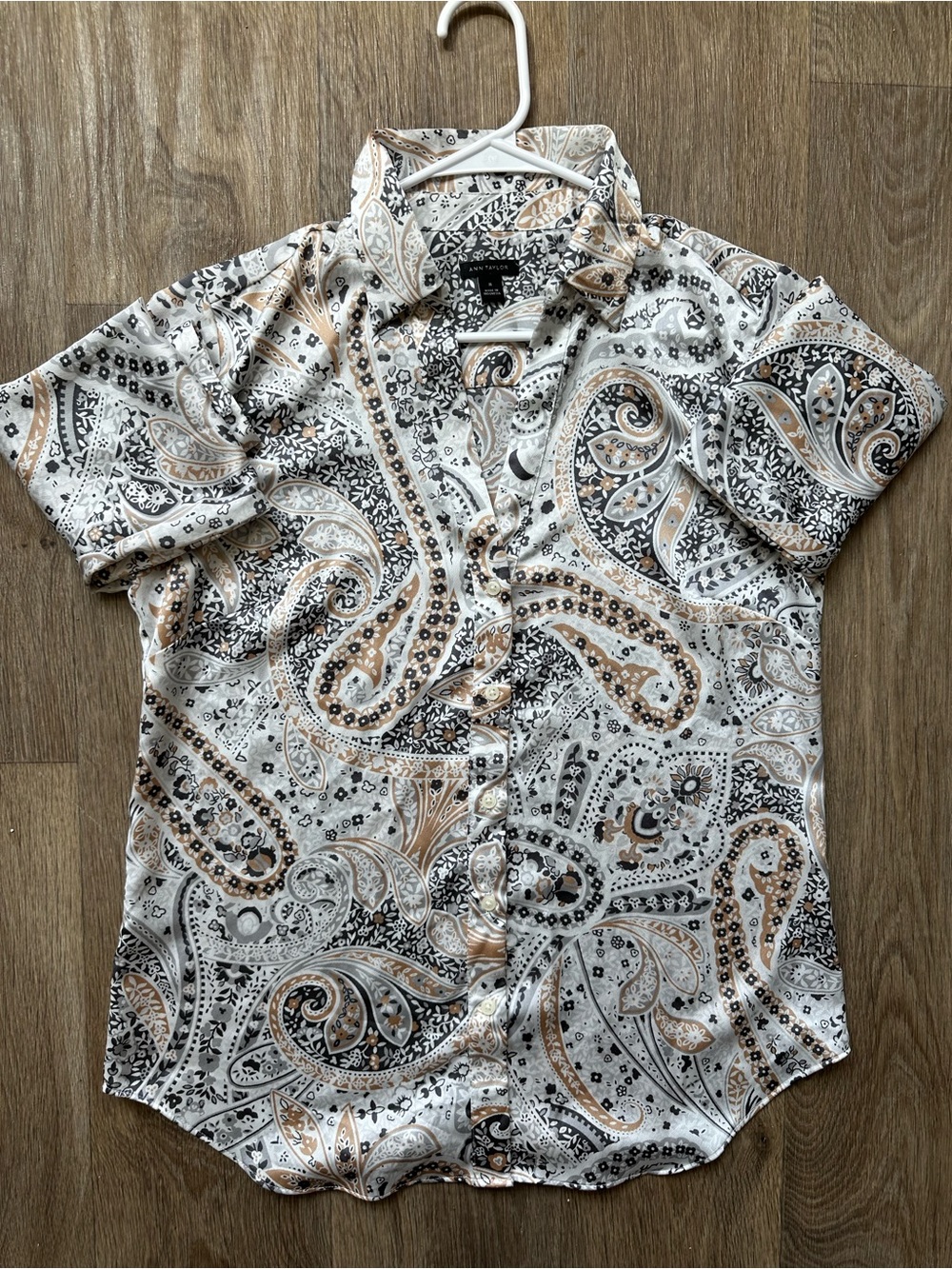 Ann Taylor Paisley Button Down Blouse Size M Long Sleeve Neutral Print